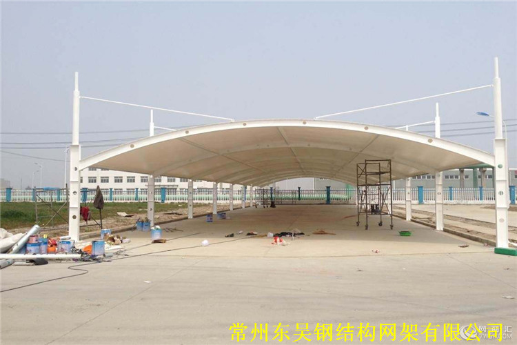 雙懸臂有斜拉膜結(jié)構(gòu)車棚 (簡(jiǎn)支式)